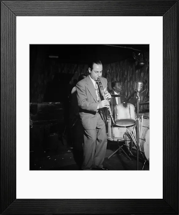 Framed Print : Portrait of Peanuts Hucko, Famous Door, New York, N.Y. 1946. Creator: William Paul Gottlieb Framed Print : Portrait of Peanuts Hucko, Famous Door, New York, N.Y. 1946. Creator: William Paul Gottlieb