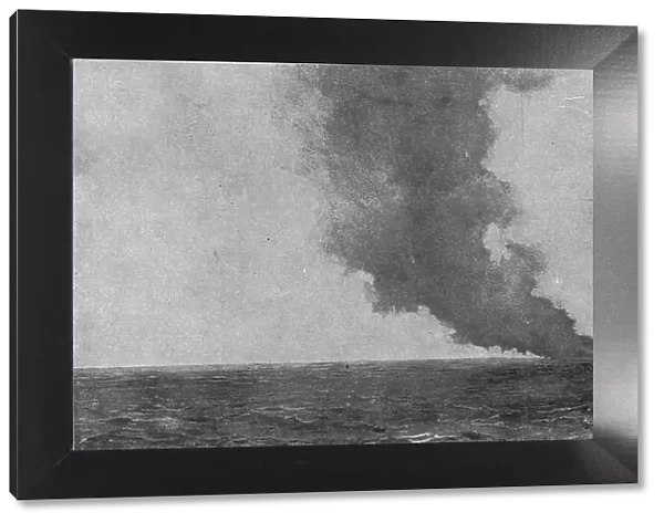 La fin du Zeppelin 'L7'.-- l'explosion finale, 1916. Creator: Unknown. La fin du Zeppelin 'L7'.-- l'explosion finale, 1916. Creator: Unknown
