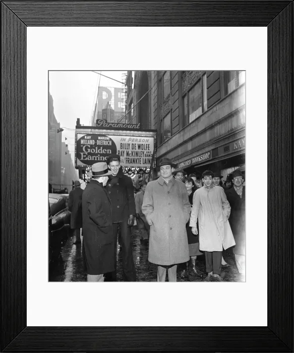 Framed Print : Portrait of Frankie Laine, Paramount Theater, New York, N.Y. 1946. Creator: William Paul Gottlieb Framed Print : Portrait of Frankie Laine, Paramount Theater, New York, N.Y. 1946. Creator: William Paul Gottlieb