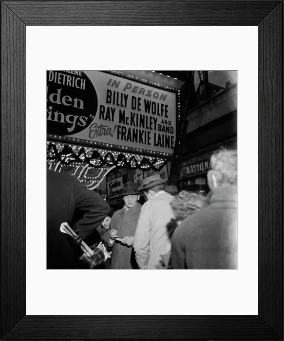 Framed Print : Portrait of Frankie Laine, Paramount Theater, New York, N.Y. 1946. Creator: William Paul Gottlieb Framed Print : Portrait of Frankie Laine, Paramount Theater, New York, N.Y. 1946. Creator: William Paul Gottlieb