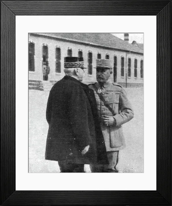 Framed Print : Le commandement devant Verdun; Le general Joffre et le general Nivelle, 1916. Creator: Unknown Framed Print : Le commandement devant Verdun; Le general Joffre et le general Nivelle, 1916. Creator: Unknown