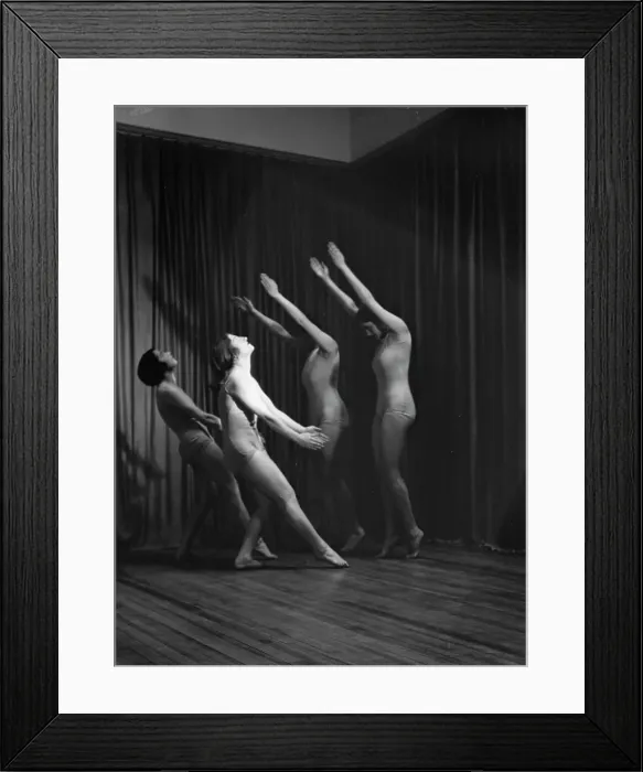 Framed Print : Strauss, Sarah Mildred, and pupils, 1930 Apr. 25. Creator: Arnold Genthe
