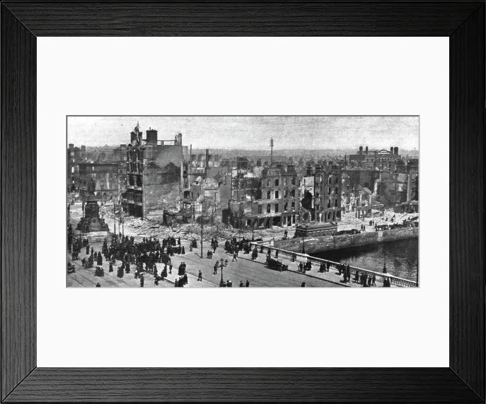 Framed Print : Dublin Apres L'Emeute; Le quartier qui a le plus souffert de l'incendie, a l'angle de... 1916. Creator: Unknown Framed Print : Dublin Apres L'Emeute; Le quartier qui a le plus souffert de l'incendie, a l'angle de... 1916. Creator: Unknown
