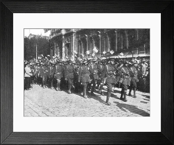 Framed Print : Marseille en Fete; les Australiens defile devant la Prefecture de Marseille, avec des... 1916. Creator: Unknown Framed Print : Marseille en Fete; les Australiens defile devant la Prefecture de Marseille, avec des... 1916. Creator: Unknown