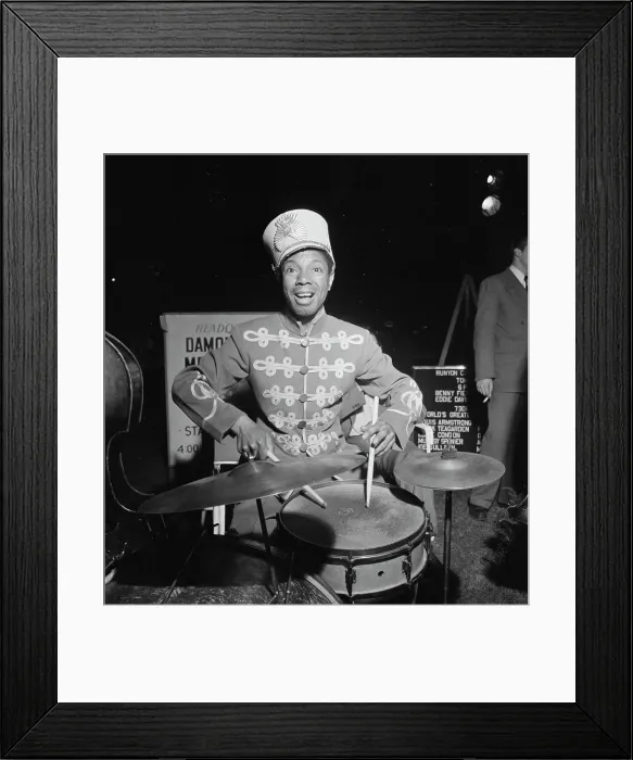 Framed Print : Portrait of Kaiser Marshall, Times Square(?), New York, N.Y. ca. July 1947. Creator: William Paul Gottlieb Framed Print : Portrait of Kaiser Marshall, Times Square(?), New York, N.Y. ca. July 1947. Creator: William Paul Gottlieb