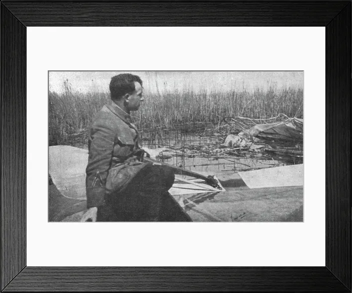 Framed Print : La guerre aerienne en Macedoine Grecque : un avion ennemi Descendu dans... 1916. Creator: Unknown. La guerre aerienne en Macedoine Grecque : un avion ennemi Descendu dans... 1916. Creator: Unknown Framed Print : La guerre aerienne en Macedoine Grecque : un avion ennemi Descendu dans... 1916. Creator: Unknown. La guerre aerienne en Macedoine Grecque : un avion ennemi Descendu dans... 1916. Creator: Unknown