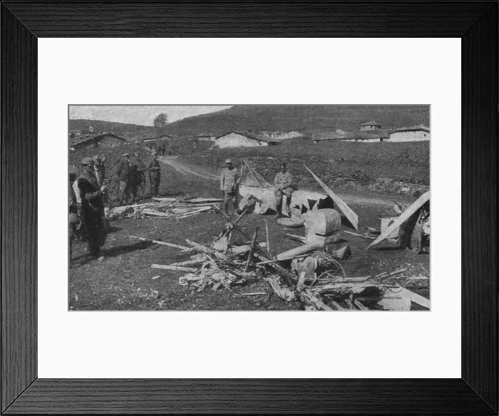 Framed Print : La guerre aerienne en Macedoine Grecque : un avion ennemi Descendu dans le lac amatovo... 1916. Creator: Unknown. La guerre aerienne en Macedoine Grecque : un avion ennemi Descendu dans le lac amatovo... 1916. Creator: Unknown Framed Print : La guerre aerienne en Macedoine Grecque : un avion ennemi Descendu dans le lac amatovo... 1916. Creator: Unknown. La guerre aerienne en Macedoine Grecque : un avion ennemi Descendu dans le lac amatovo... 1916. Creator: Unknown