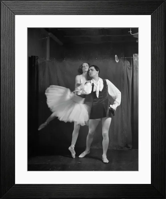 Framed Print : Swiskaya, Countess, and male dance partner, between 1917 and 1929. Creator: Arnold Genthe Framed Print : Swiskaya, Countess, and male dance partner, between 1917 and 1929. Creator: Arnold Genthe