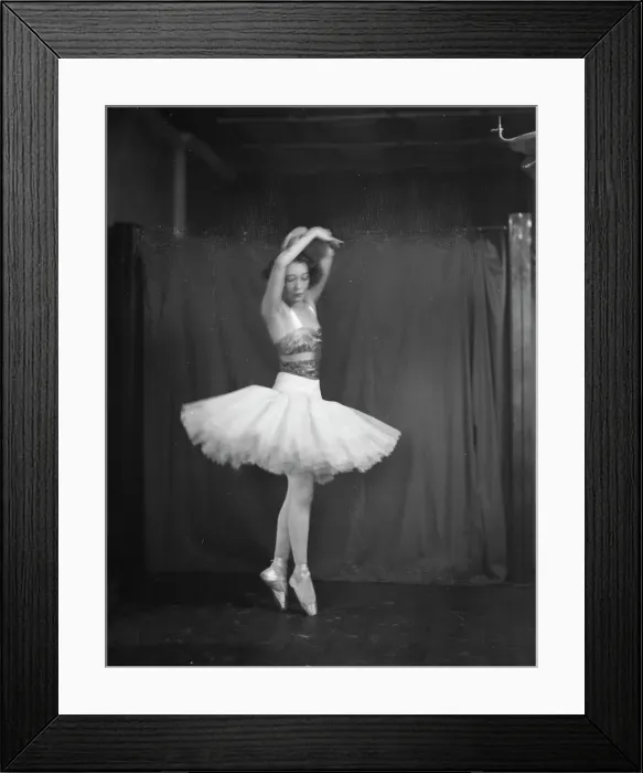 Framed Print : Swiskaya, Countess, between 1917 and 1929. Creator: Arnold Genthe Framed Print : Swiskaya, Countess, between 1917 and 1929. Creator: Arnold Genthe