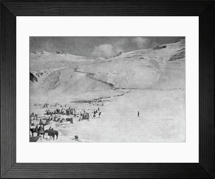 Framed Print : La Campagne d'Hiver des russes en Armenie; les chasseurs du Caucase descendent du plateau... 1916. Creator: Unknown Framed Print : La Campagne d'Hiver des russes en Armenie; les chasseurs du Caucase descendent du plateau... 1916. Creator: Unknown