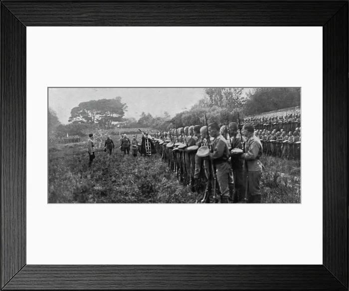Framed Print : Les Russes en France; au camp Mirabeau, pres de Marseille : la benediction des soldats... 1916. Creator: Unknown Framed Print : Les Russes en France; au camp Mirabeau, pres de Marseille : la benediction des soldats... 1916. Creator: Unknown