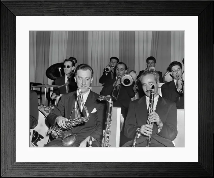 Framed Print : Portrait of Micky Folus, Danny Polo, Billy Exiner, Vahe (Tak) Takvorian...Eddie Condon's, N.Y. 1947 Creator: William Paul Gottlieb Framed Print : Portrait of Micky Folus, Danny Polo, Billy Exiner, Vahe (Tak) Takvorian...Eddie Condon's, N.Y. 1947 Creator: William Paul Gottlieb
