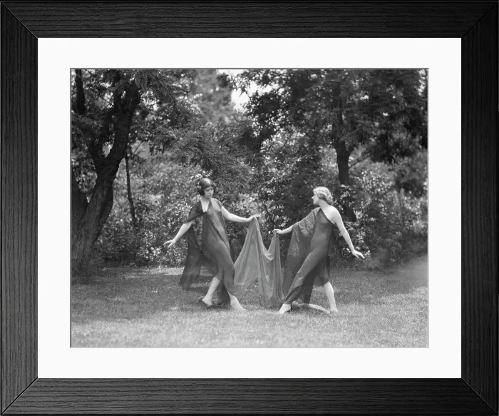 Framed Print : Wanger, Beatrice, Miss, and Miss Solveig Hornbeck, 1921 June 21. Creator: Arnold Genthe