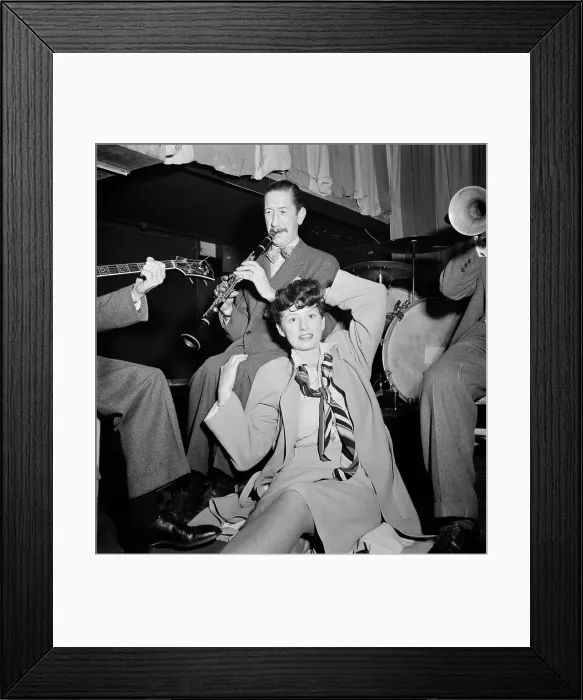 Framed Print : Portrait of Pee Wee Russell and Linda Keene, Eddie Condon's, New York, N.Y. 1946. Creator: William Paul Gottlieb Framed Print : Portrait of Pee Wee Russell and Linda Keene, Eddie Condon's, New York, N.Y. 1946. Creator: William Paul Gottlieb