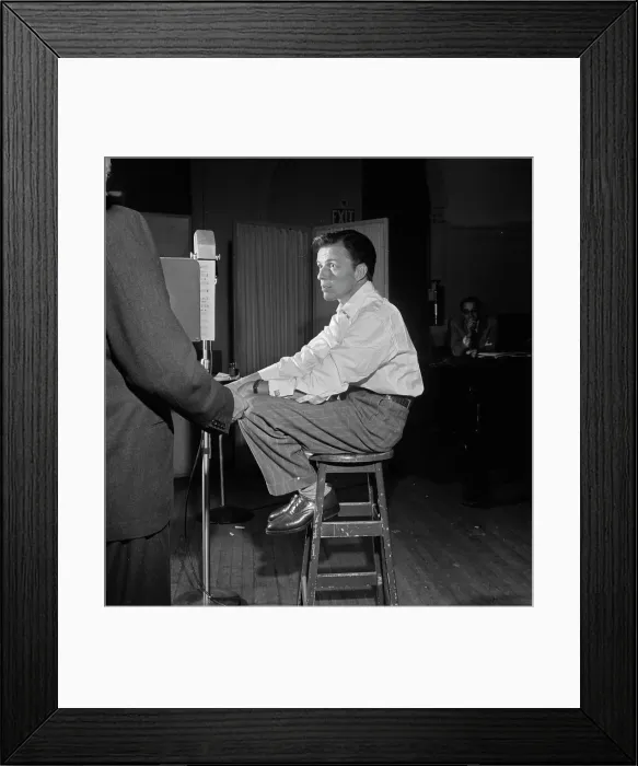 Framed Print : Portrait of Frank Sinatra, Liederkrantz Hall, New York, N.Y. ca. 1947. Creator: William Paul Gottlieb Framed Print : Portrait of Frank Sinatra, Liederkrantz Hall, New York, N.Y. ca. 1947. Creator: William Paul Gottlieb