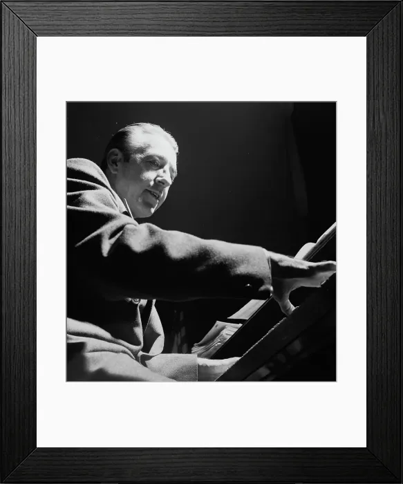 Framed Print : Portrait of Jess Stacy, New York, N.Y.(?), ca. Jan. 1947. Creator: William Paul Gottlieb Framed Print : Portrait of Jess Stacy, New York, N.Y.(?), ca. Jan. 1947. Creator: William Paul Gottlieb