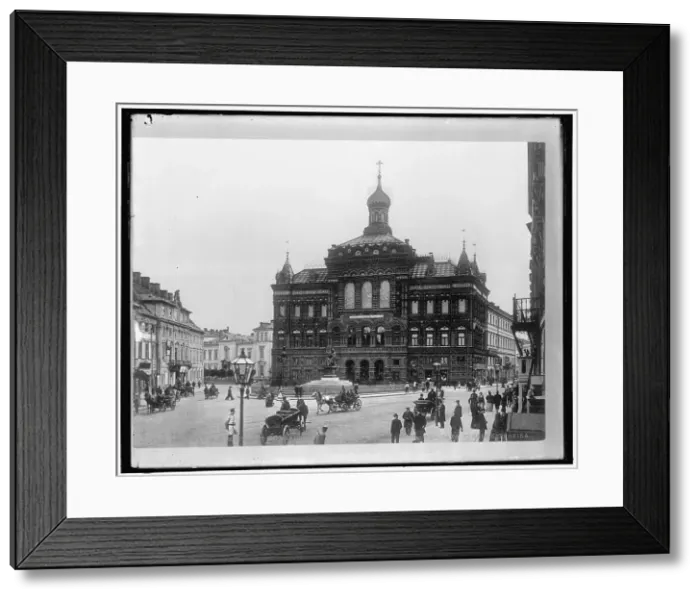 Framed Print : Warszawa Pomnik Kopernika, between 1910 and 1920. Creator: Harris & Ewing. Warszawa Pomnik Kopernika, between 1910 and 1920. Creator: Harris & Ewing Framed Print : Warszawa Pomnik Kopernika, between 1910 and 1920. Creator: Harris & Ewing. Warszawa Pomnik Kopernika, between 1910 and 1920. Creator: Harris & Ewing