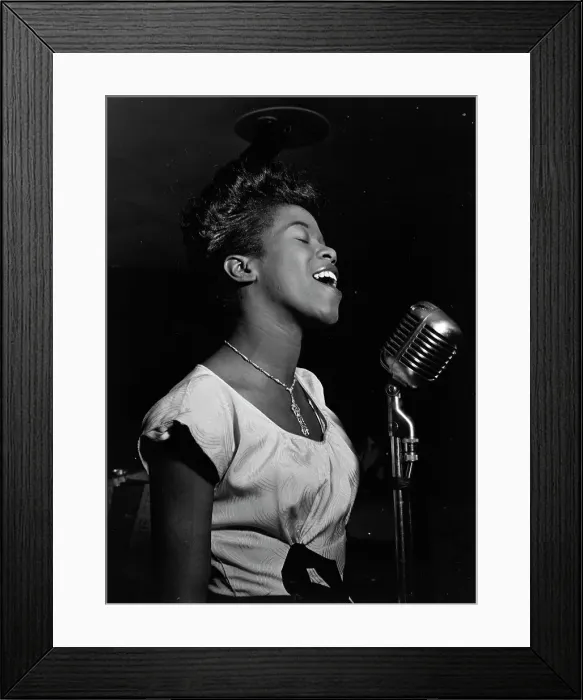 Framed Print : Portrait of Sarah Vaughan, Café Society (Downtown)(?), New York, N.Y. ca. Aug. 1946. Creator: William Paul Gottlieb Framed Print : Portrait of Sarah Vaughan, Café Society (Downtown)(?), New York, N.Y. ca. Aug. 1946. Creator: William Paul Gottlieb