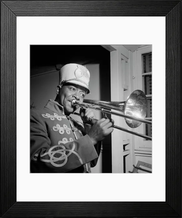 Framed Print : Portrait of Sandy Williams, Times Square(?), New York, N.Y. ca. July 1947. Creator: William Paul Gottlieb