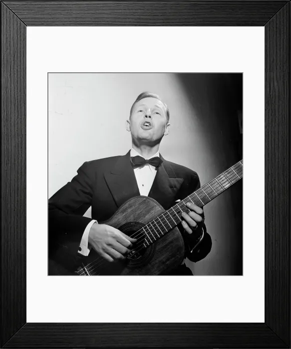 Framed Print : Portrait of Richard Dyer-Bennet, Village Vanguard(?), New York, N.Y. ca. Mar. 1947. Creator: William Paul Gottlieb Framed Print : Portrait of Richard Dyer-Bennet, Village Vanguard(?), New York, N.Y. ca. Mar. 1947. Creator: William Paul Gottlieb