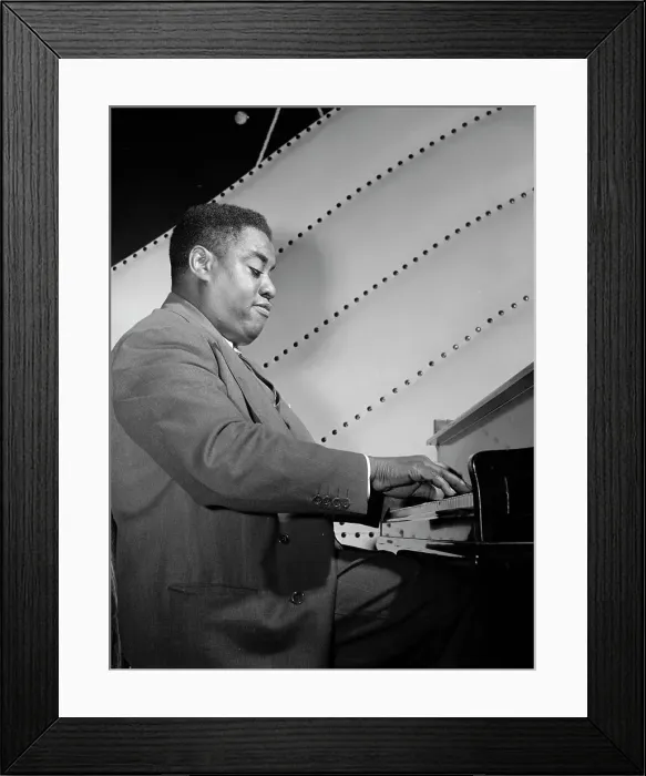 Framed Print : Portrait of Art Tatum, Vogue Room, New York, N.Y. 1946. Creator: William Paul Gottlieb Framed Print : Portrait of Art Tatum, Vogue Room, New York, N.Y. 1946. Creator: William Paul Gottlieb