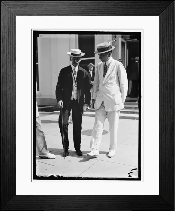 Framed Print : Men at White House, Washington, D.C. between 1913 and 1918. Creator: Harris & Ewing. Men at White House, Washington, D.C. between 1913 and 1918. Creator: Harris & Ewing Framed Print : Men at White House, Washington, D.C. between 1913 and 1918. Creator: Harris & Ewing. Men at White House, Washington, D.C. between 1913 and 1918. Creator: Harris & Ewing