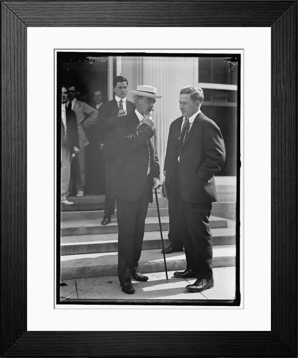 Framed Print : Men at White House, Washington, D.C. between 1913 and 1918. Creator: Harris & Ewing. Men at White House, Washington, D.C. between 1913 and 1918. Creator: Harris & Ewing Framed Print : Men at White House, Washington, D.C. between 1913 and 1918. Creator: Harris & Ewing. Men at White House, Washington, D.C. between 1913 and 1918. Creator: Harris & Ewing