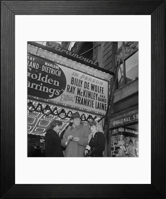 Framed Print : Portrait of Frankie Laine, Paramount Theater, New York, N.Y. 1946. Creator: William Paul Gottlieb Framed Print : Portrait of Frankie Laine, Paramount Theater, New York, N.Y. 1946. Creator: William Paul Gottlieb