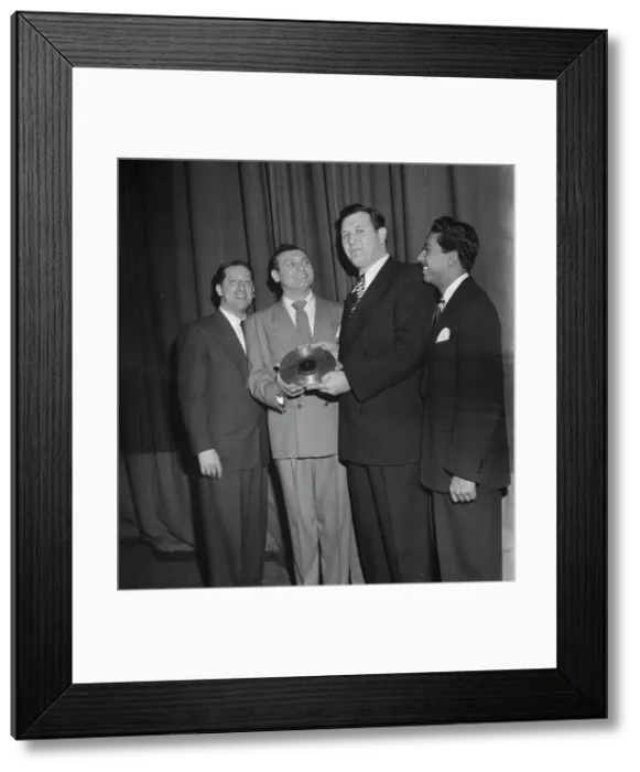 Framed Print : Portrait of Frankie Laine, New York, N.Y. 1946. Creator: William Paul Gottlieb Framed Print : Portrait of Frankie Laine, New York, N.Y. 1946. Creator: William Paul Gottlieb