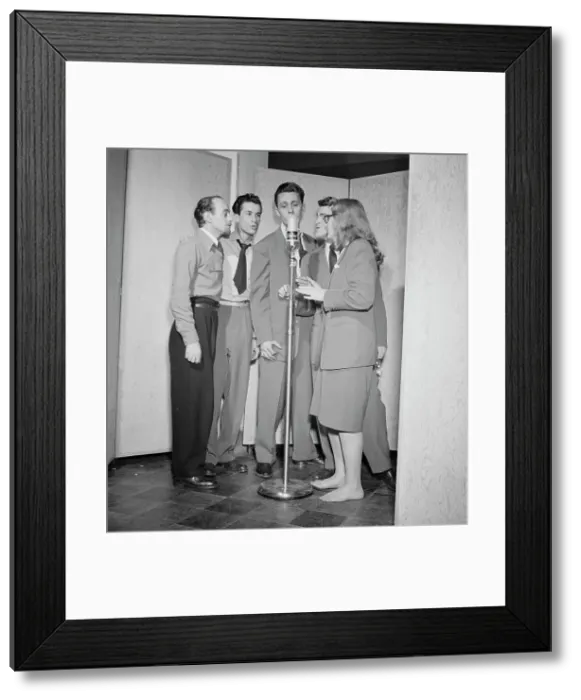 Framed Print : Portrait of Dave Lambert, Jerry Duane, Wayne Howard, Jerry Packer, and Margaret Dale, N.Y. 1947. Creator: William Paul Gottlieb Framed Print : Portrait of Dave Lambert, Jerry Duane, Wayne Howard, Jerry Packer, and Margaret Dale, N.Y. 1947. Creator: William Paul Gottlieb