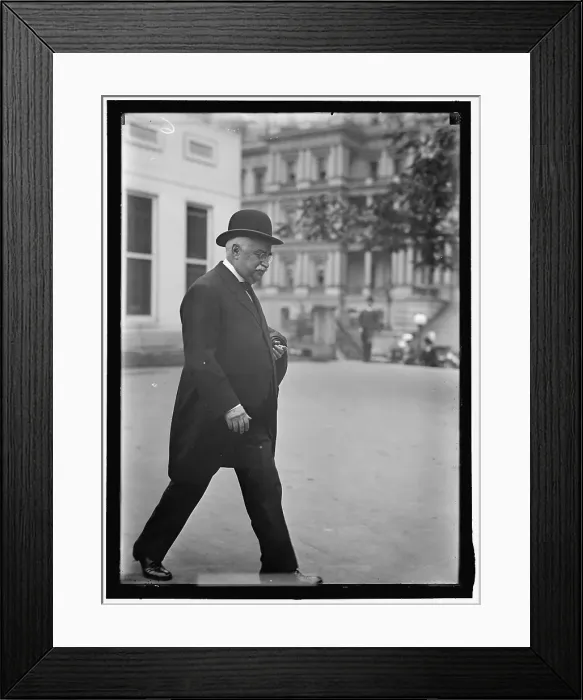 Framed Print : Man At White House, Washington, D.C. between 1911 and 1920. Creator: Harris & Ewing. Man At White House, Washington, D.C. between 1911 and 1920. Creator: Harris & Ewing Framed Print : Man At White House, Washington, D.C. between 1911 and 1920. Creator: Harris & Ewing. Man At White House, Washington, D.C. between 1911 and 1920. Creator: Harris & Ewing