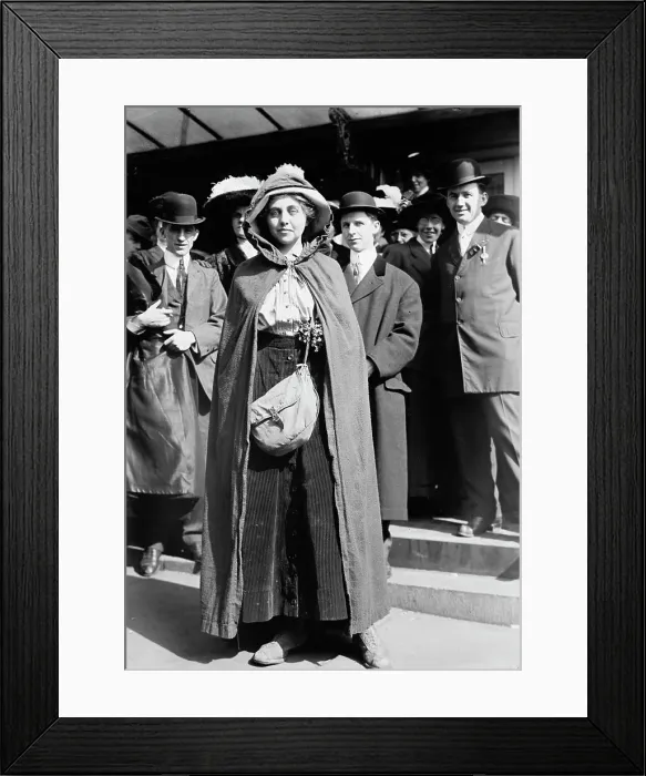 Framed Print : Hawn, Miss Phoebe - Suffragette Hiker, 1913. Creator: Harris & Ewing. Hawn, Miss Phoebe - Suffragette Hiker, 1913. Creator: Harris & Ewing Framed Print : Hawn, Miss Phoebe - Suffragette Hiker, 1913. Creator: Harris & Ewing. Hawn, Miss Phoebe - Suffragette Hiker, 1913. Creator: Harris & Ewing