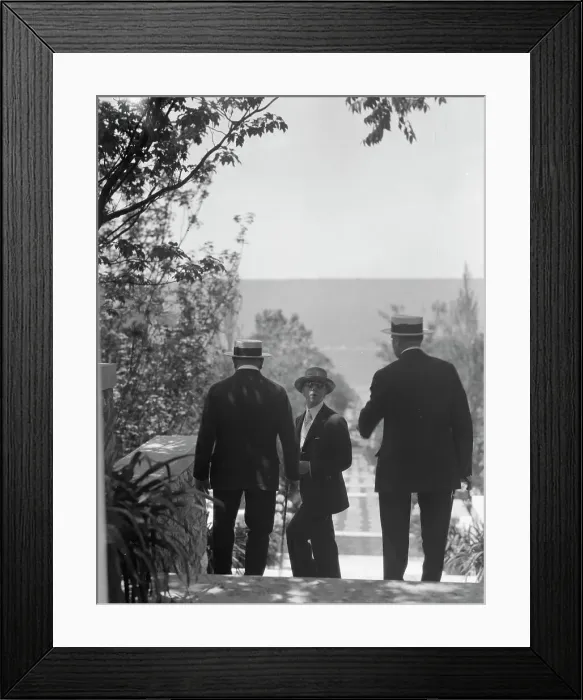 Framed Print : Untermeyer [i.e. Untermyer] garden, 1917 Creator: Arnold Genthe