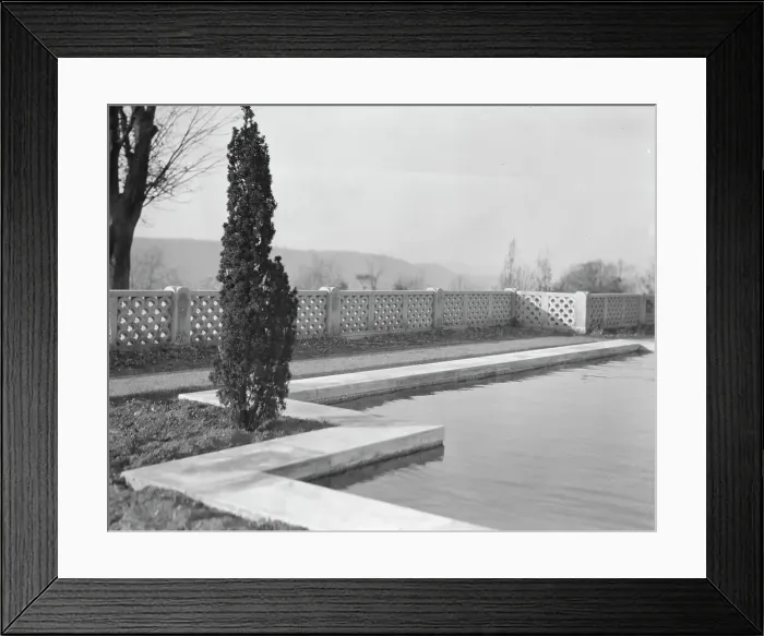 Framed Print : Untermeyer [i.e. Untermyer] garden, 1917 Creator: Arnold Genthe
