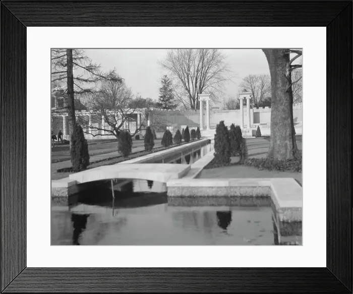 Framed Print : Untermeyer [i.e. Untermyer] garden, 1917 Creator: Arnold Genthe