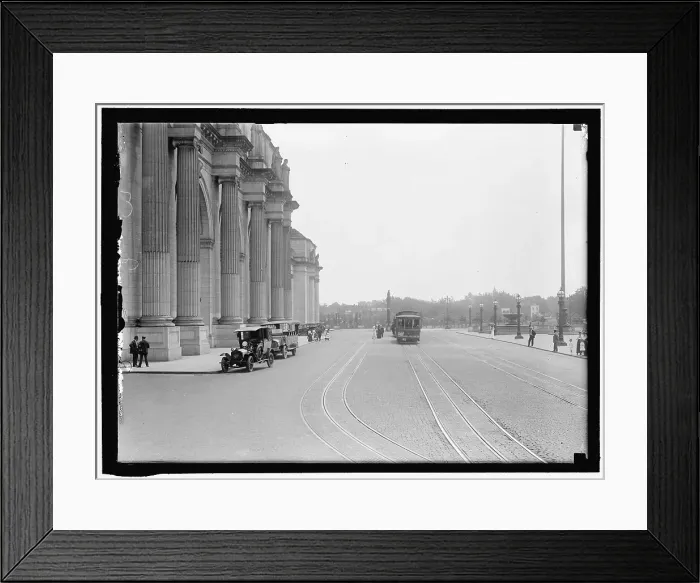 Framed Print : Union Station scene, between 1913 and 1917. Creator: Harris & Ewing. Union Station scene, between 1913 and 1917. Creator: Harris & Ewing Framed Print : Union Station scene, between 1913 and 1917. Creator: Harris & Ewing. Union Station scene, between 1913 and 1917. Creator: Harris & Ewing