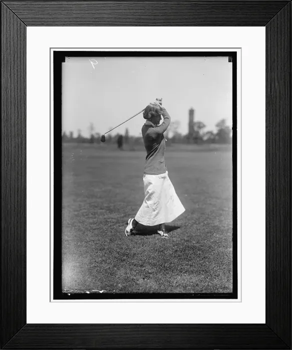 Framed Print : Mrs Niewbold, between 1913 and 1917. Creator: Harris & Ewing. Mrs Niewbold, between 1913 and 1917. Creator: Harris & Ewing Framed Print : Mrs Niewbold, between 1913 and 1917. Creator: Harris & Ewing. Mrs Niewbold, between 1913 and 1917. Creator: Harris & Ewing