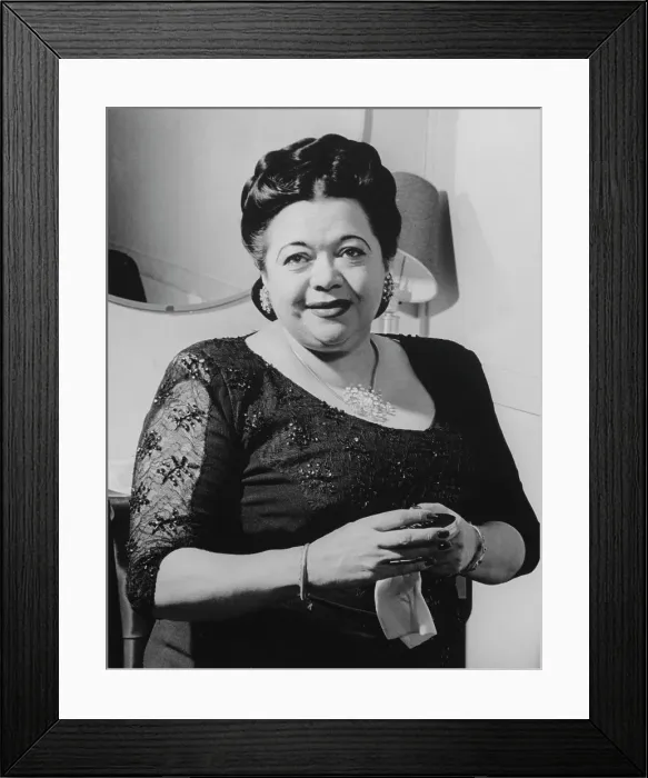 Framed Print : Portrait of Mildred Bailey, Aquarium, New York, N.Y. ca. Aug. 1946. Creator: William Paul Gottlieb Framed Print : Portrait of Mildred Bailey, Aquarium, New York, N.Y. ca. Aug. 1946. Creator: William Paul Gottlieb