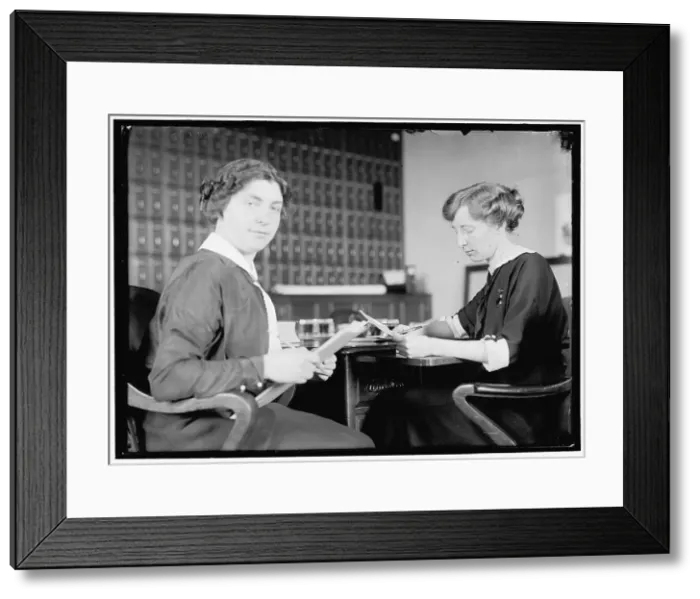 Framed Print : M L Simpson? Ms Desmorn?, between 1914 and 1917. Creator: Harris & Ewing... M L Simpson? Ms Desmorn?, between 1914 and 1917. Creator: Harris & Ewing Framed Print : M L Simpson? Ms Desmorn?, between 1914 and 1917. Creator: Harris & Ewing... M L Simpson? Ms Desmorn?, between 1914 and 1917. Creator: Harris & Ewing