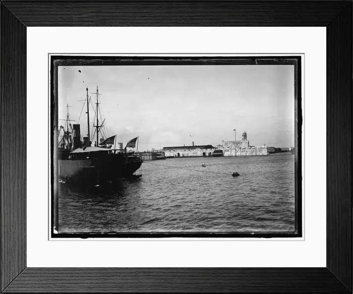 Framed Print : Veracruz, Mexico, between 1914 and 1917. Creator: Harris & Ewing. Veracruz, Mexico, between 1914 and 1917. Creator: Harris & Ewing Framed Print : Veracruz, Mexico, between 1914 and 1917. Creator: Harris & Ewing. Veracruz, Mexico, between 1914 and 1917. Creator: Harris & Ewing