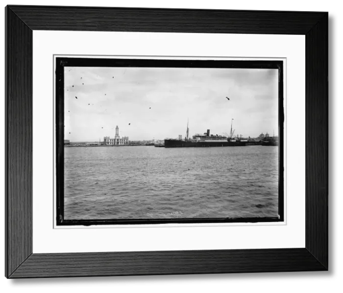 Framed Print : Veracruz, Mexico, between 1914 and 1917. Creator: Harris & Ewing. Veracruz, Mexico, between 1914 and 1917. Creator: Harris & Ewing Framed Print : Veracruz, Mexico, between 1914 and 1917. Creator: Harris & Ewing. Veracruz, Mexico, between 1914 and 1917. Creator: Harris & Ewing