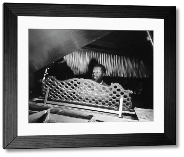 Framed Print : Portrait of Erroll Garner, New York, N.Y. 1946. Creator: William Paul Gottlieb Framed Print : Portrait of Erroll Garner, New York, N.Y. 1946. Creator: William Paul Gottlieb