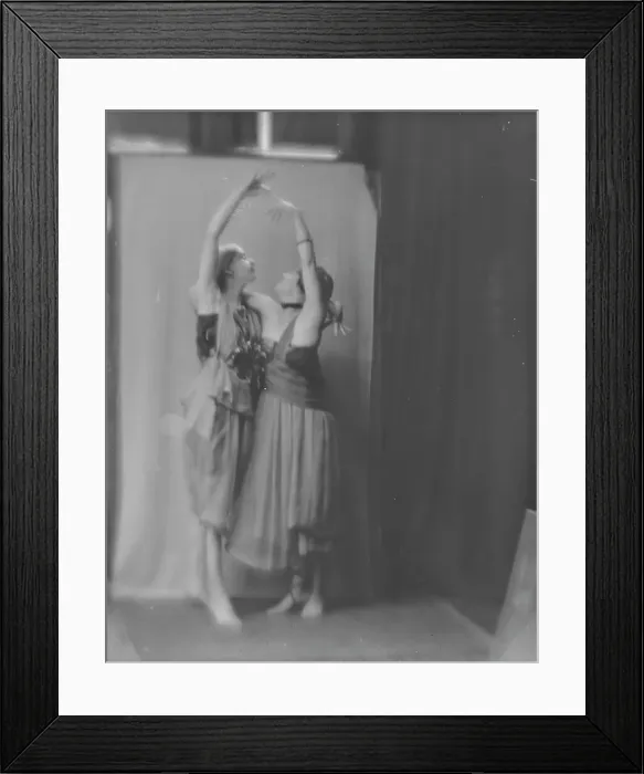 Framed Print : Isadora Duncan dancers, between 1915 and 1923. Creator: Arnold Genthe Framed Print : Isadora Duncan dancers, between 1915 and 1923. Creator: Arnold Genthe