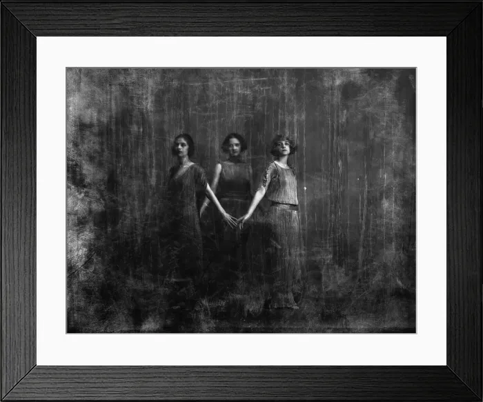 Framed Print : Isadora Duncan dancers, between 1915 and 1923. Creator: Arnold Genthe Framed Print : Isadora Duncan dancers, between 1915 and 1923. Creator: Arnold Genthe