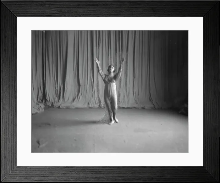 Framed Print : Isadora Duncan dancers, between 1915 and 1923. Creator: Arnold Genthe