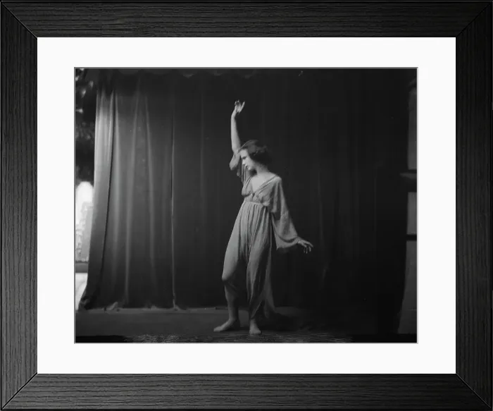 Framed Print : Isadora Duncan dancers, between 1915 and 1923. Creator: Arnold Genthe Framed Print : Isadora Duncan dancers, between 1915 and 1923. Creator: Arnold Genthe