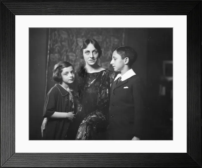 Framed Print : Leventritt, E.M. Mrs. and children, portrait photograph, 1924 Apr. 11. Creator: Arnold Genthe