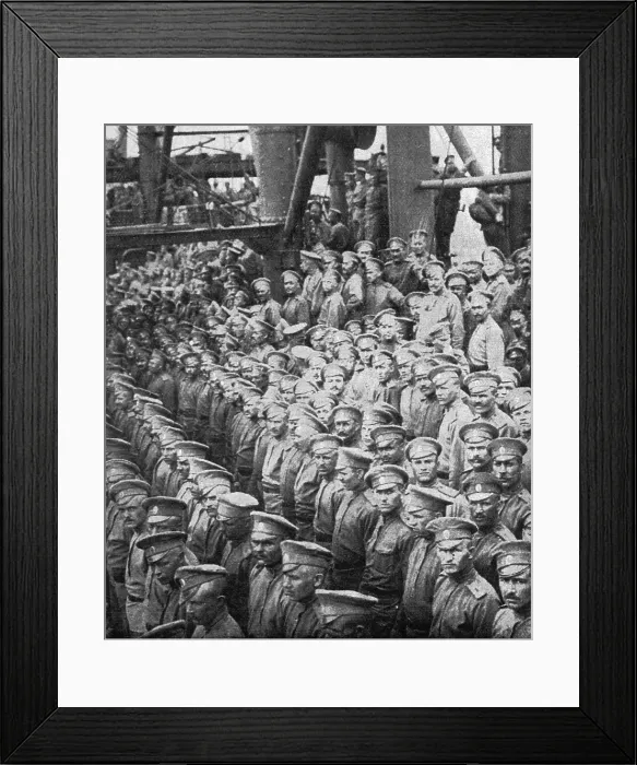 Framed Print : L'arrivee a Marseille des premiers contingents Russes; sur le pont du deuxieme... 1916. Creator: Unknown Framed Print : L'arrivee a Marseille des premiers contingents Russes; sur le pont du deuxieme... 1916. Creator: Unknown