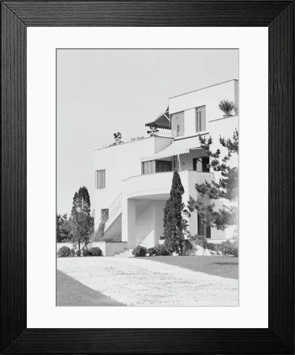 Framed Print : House at The Shallows, property of Lucien Hamilton Tyng, Southampton, Long Island, 1931 Creator: Arnold Genthe. House at The Shallows, property of Lucien Hamilton Tyng, Southampton, Long Island, 1931 Creator: Arnold Genthe Framed Print : House at The Shallows, property of Lucien Hamilton Tyng, Southampton, Long Island, 1931 Creator: Arnold Genthe. House at The Shallows, property of Lucien Hamilton Tyng, Southampton, Long Island, 1931 Creator: Arnold Genthe