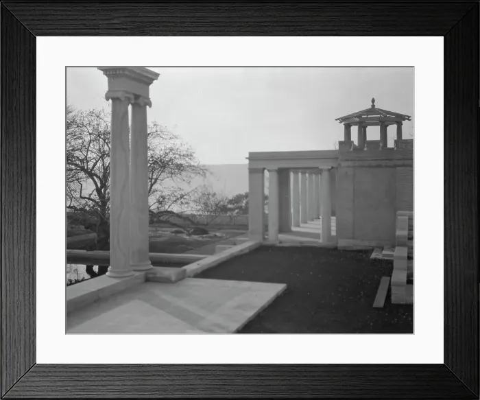 Framed Print : Untermeyer [i.e. Untermyer] garden, 1917 Creator: Arnold Genthe